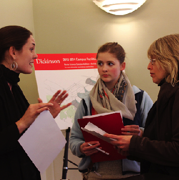 Tara Fischer ’02 helps out a prospective family at a Decision Dickinson event on Tuesday, April 2. 