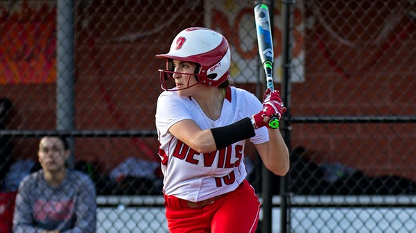 The Red Devil softball team dropped both ganes of a doubleheader against Washigton College. 