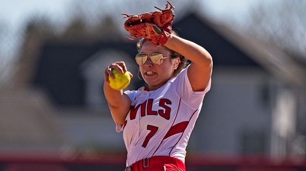 Softball Drops Two Against McDaniel