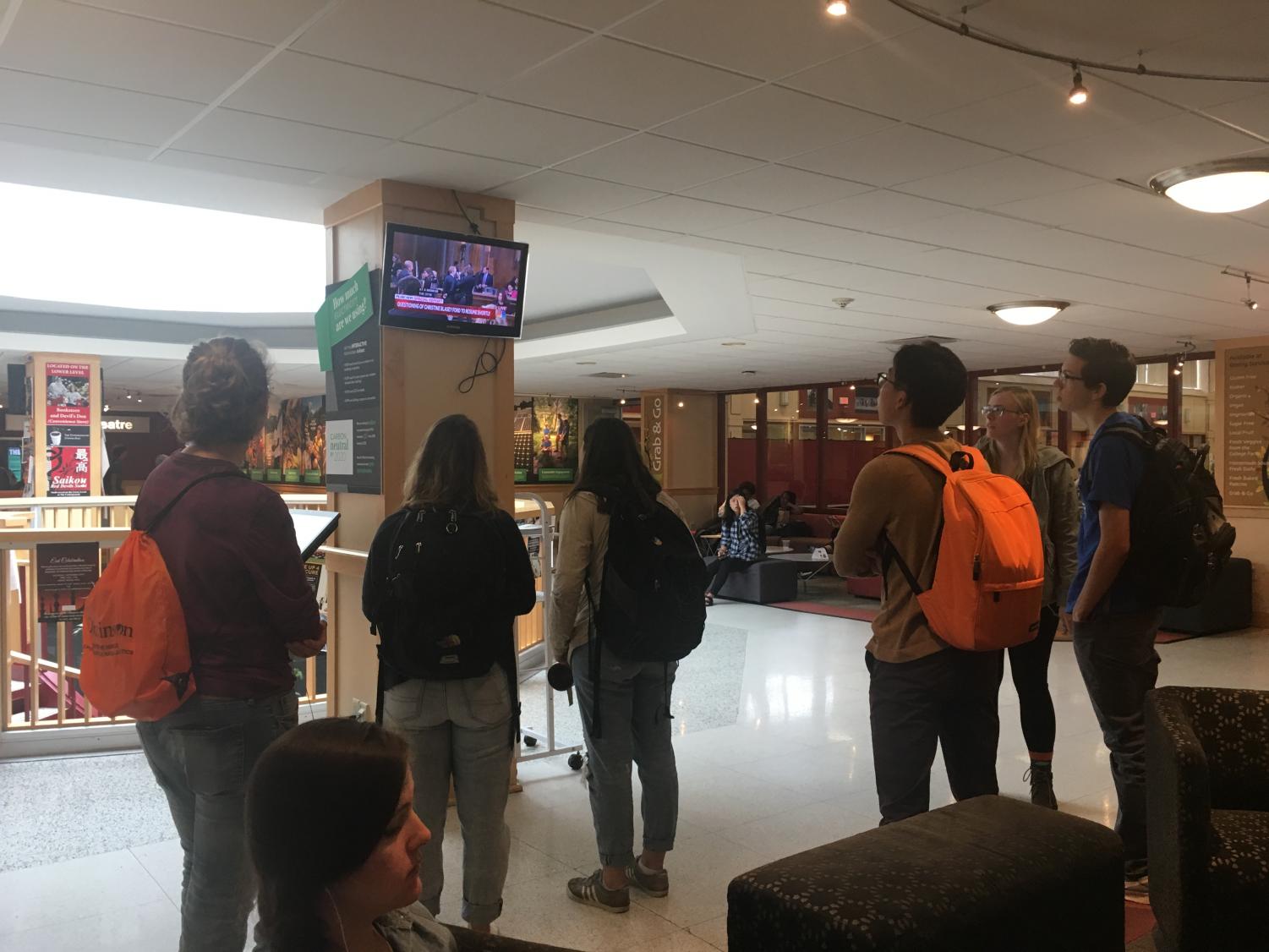Students in the HUB gather on Thursday, Sept. 27 to watch the testimonies and hearings of Dr. Christine Blasey Ford and Judge Brett Kavanaugh.
