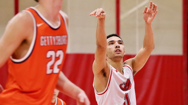 Men’s Basketball Tops Gettysburg, Falls to Washington College