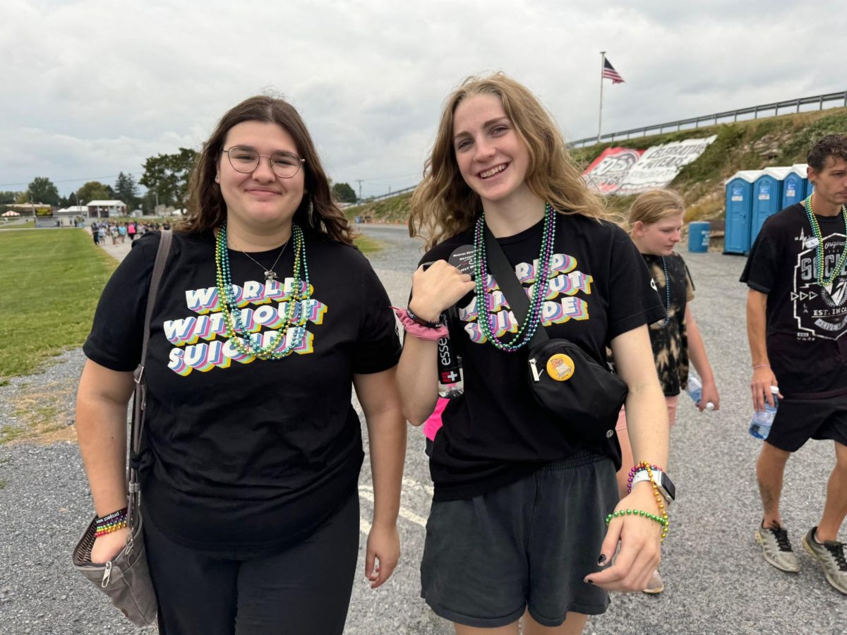 Shayna Herzfeld ’25 and Ariana Allen ’25 at the AFSP Suicide Prevention Walk.